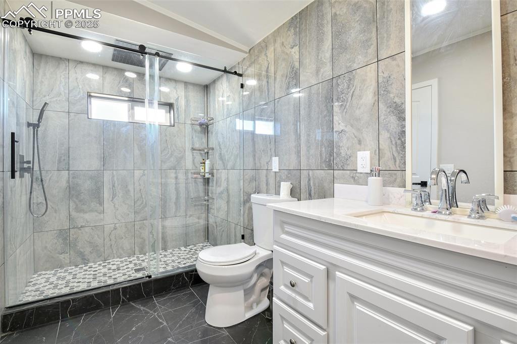 Image 22 of 46: Primary Bathroom