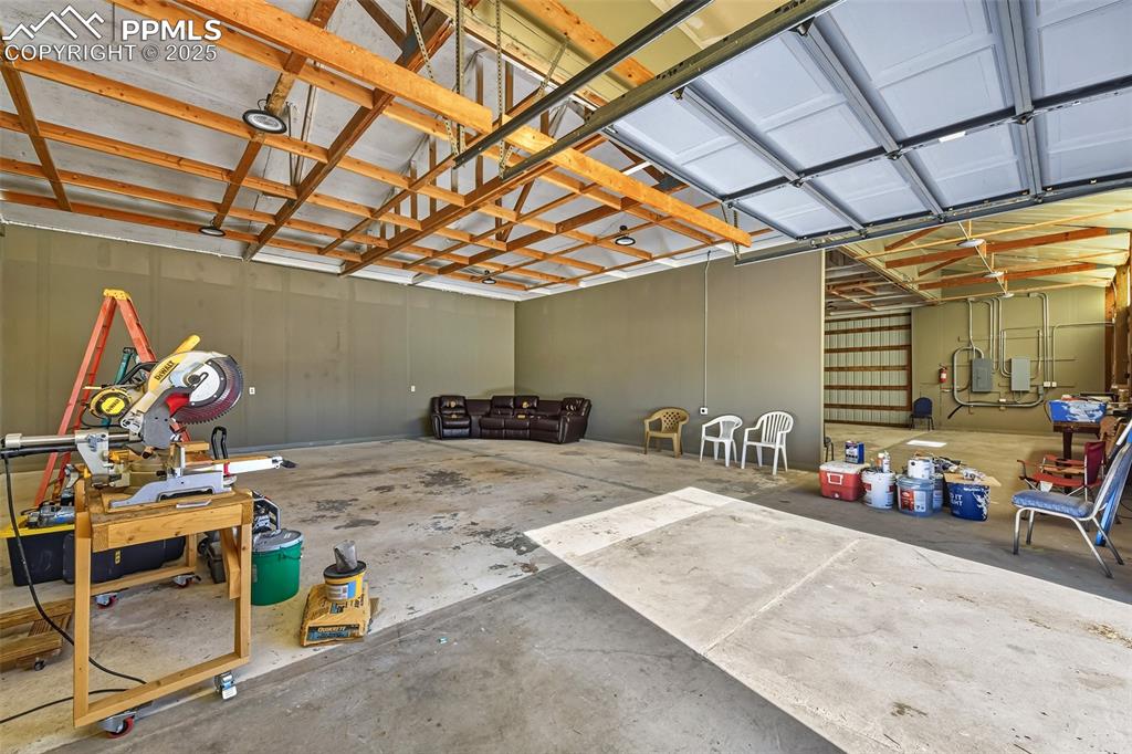 Image 35 of 46: Garage