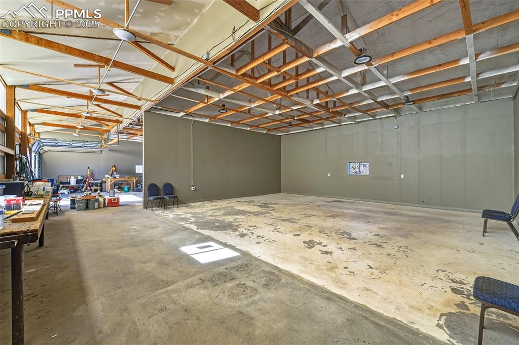 Image 37 of 46: Garage