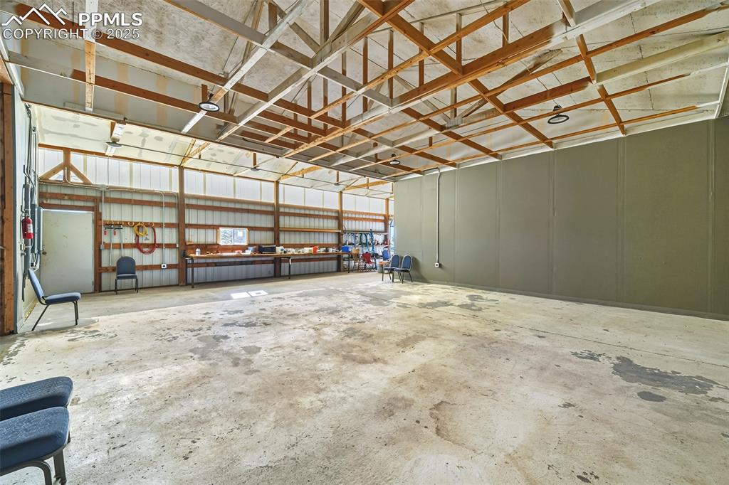 Image 38 of 46: Garage