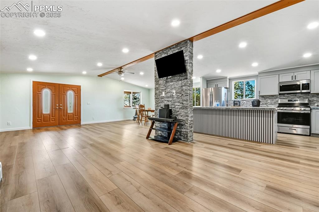 Image 7 of 46: Living room