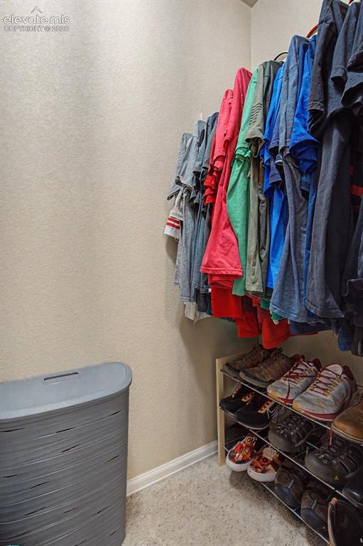 Image 21 of 38: Closet