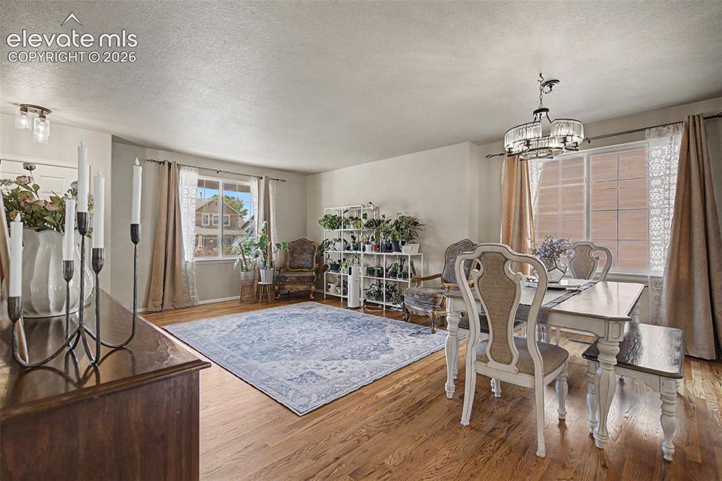 Image 4 of 38: Dining Area