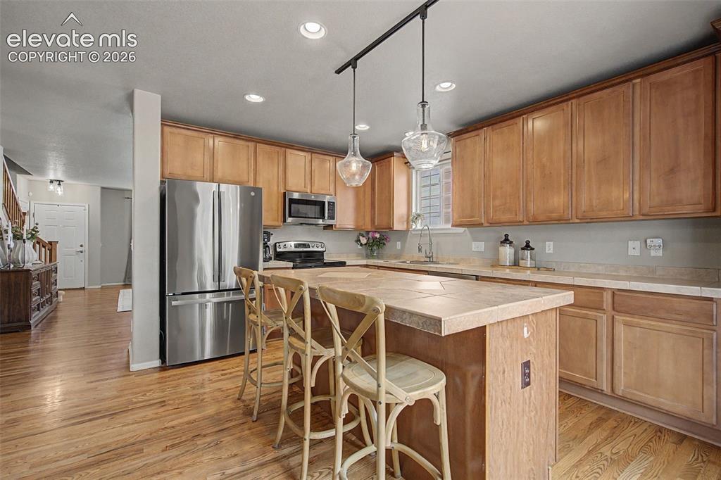 Image 9 of 38: Kitchen