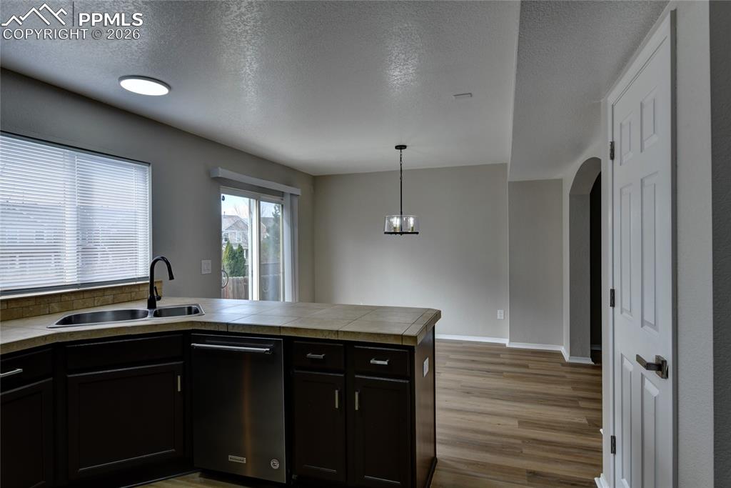 Image 10 of 33: Kitchen