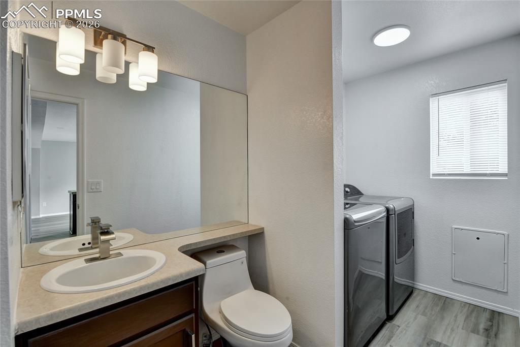 Image 11 of 33: Bathroom