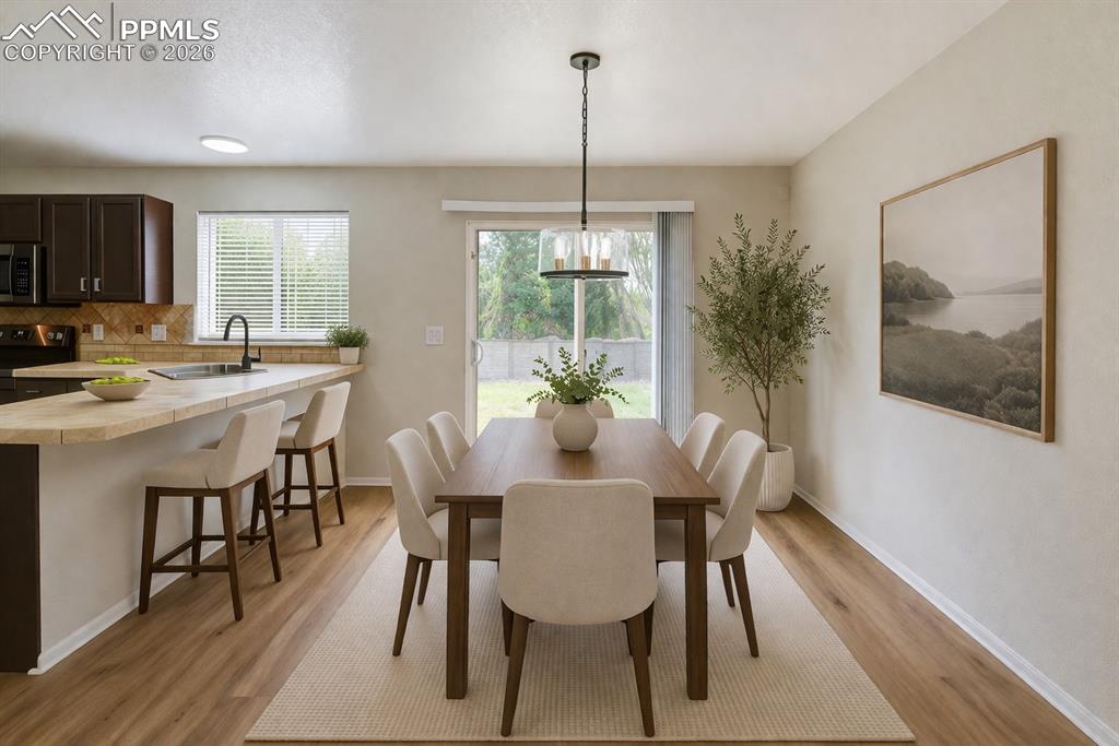 Image 5 of 33: Dining Area