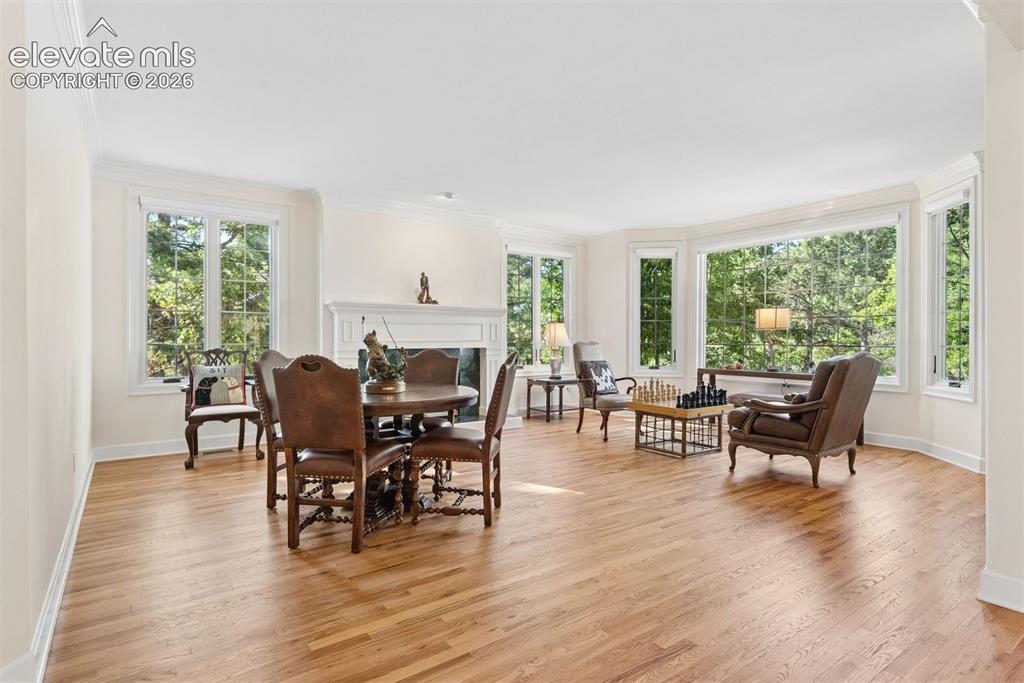 Image 12 of 50: Dining Area