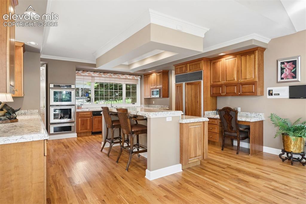 Image 19 of 50: Kitchen