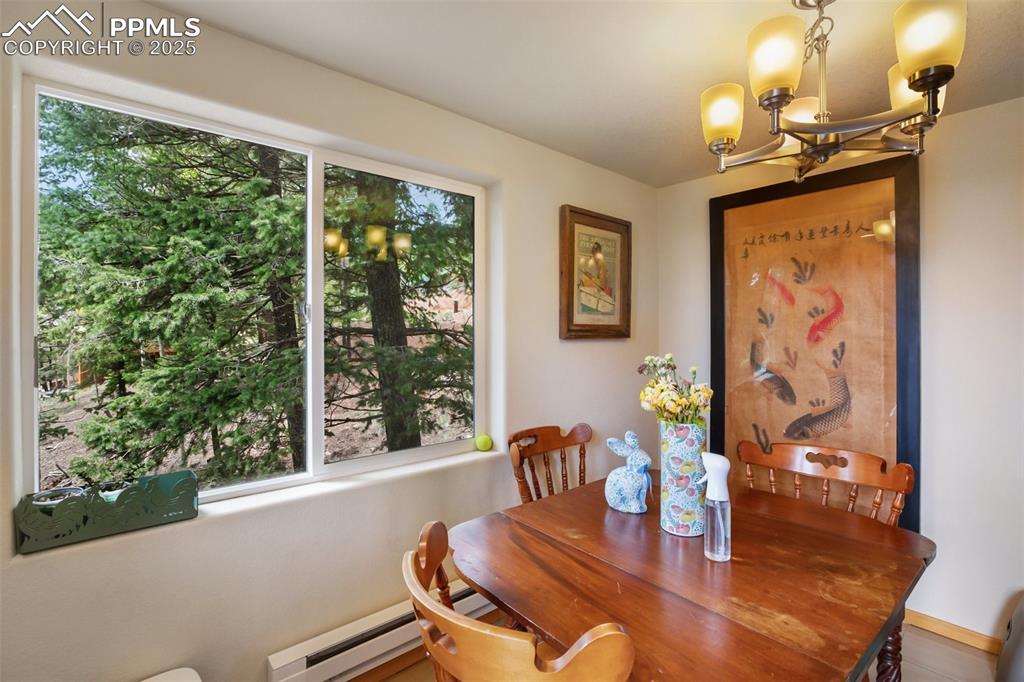 Image 10 of 28: Dining Area