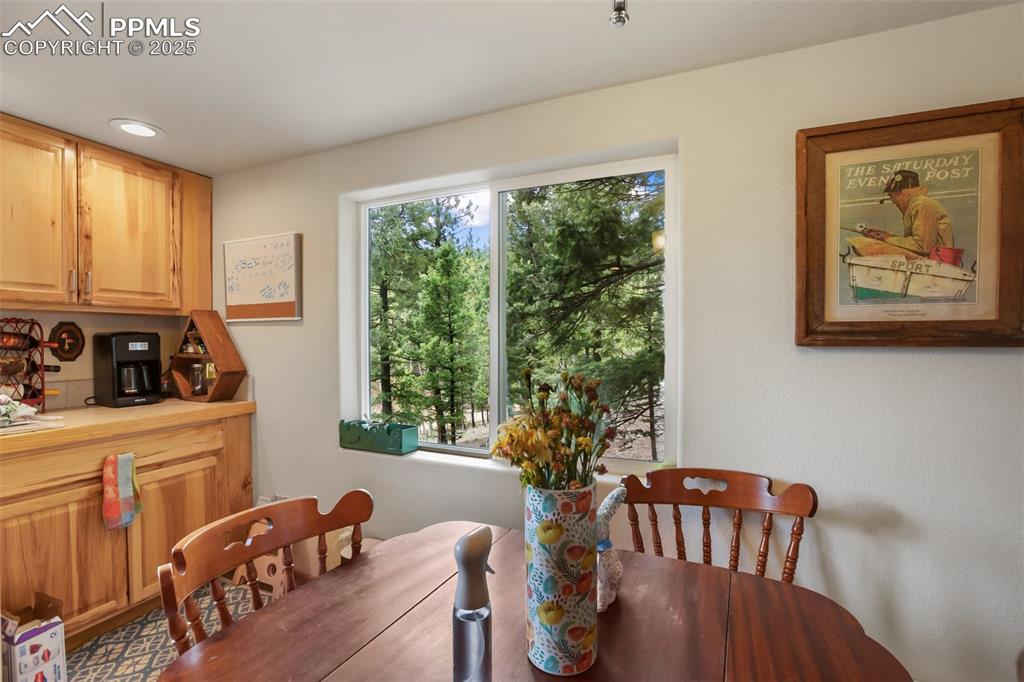 Image 11 of 28: Dining Area