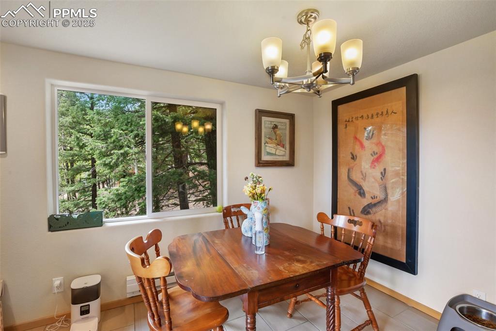 Image 12 of 28: Dining Area