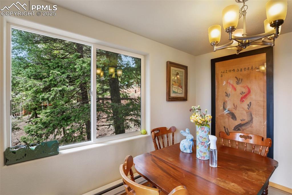 Image 13 of 28: Dining Area