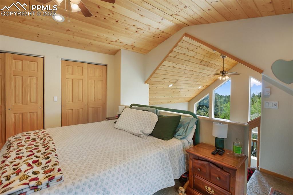 Image 15 of 28: Bedroom