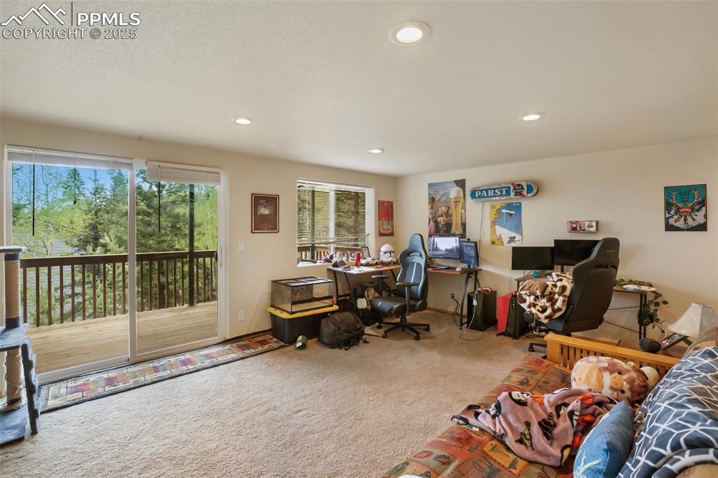 Image 19 of 28: Family Room