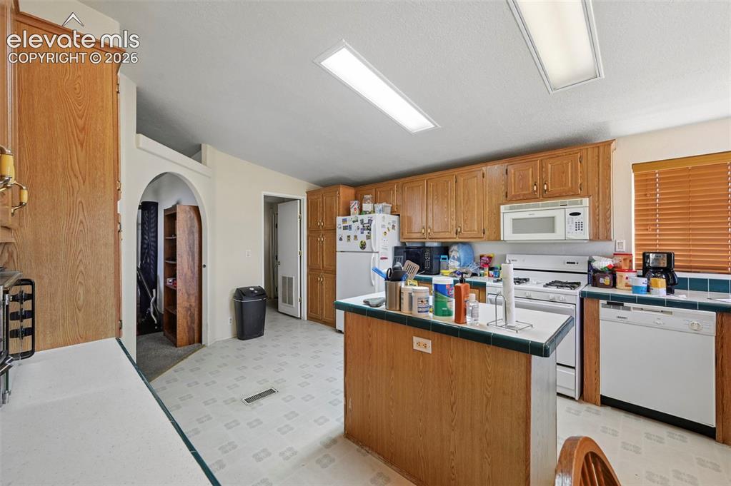 Image 12 of 45: Kitchen