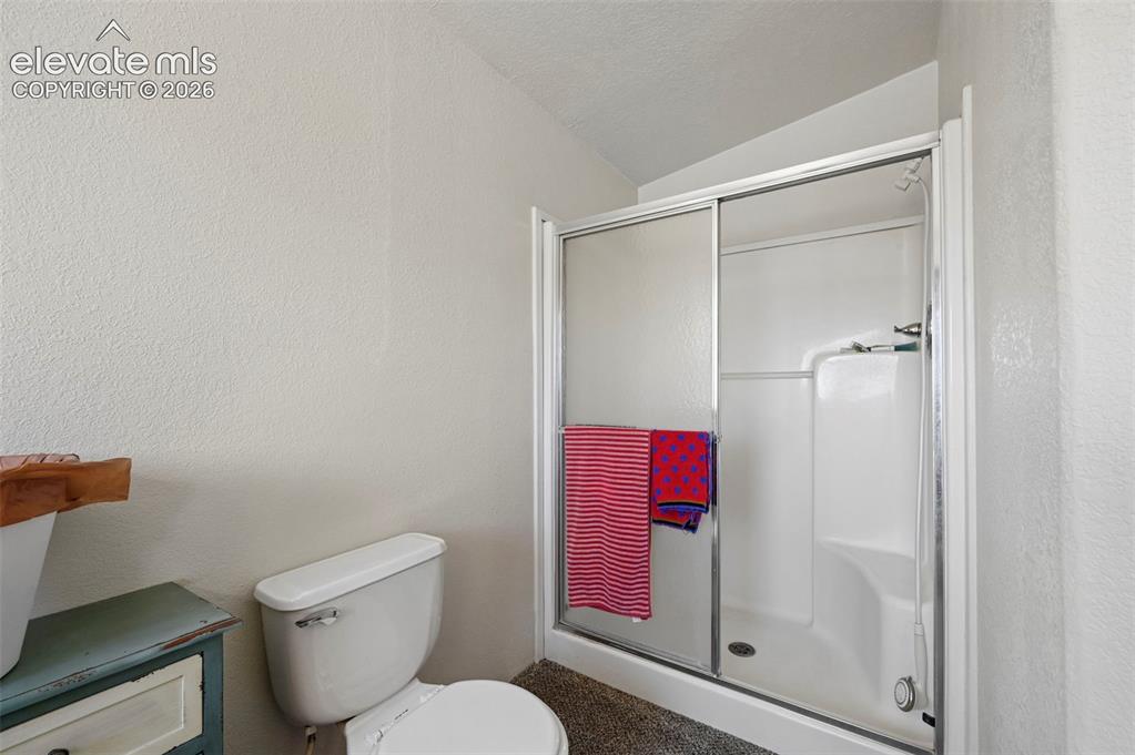 Image 18 of 45: Bathroom