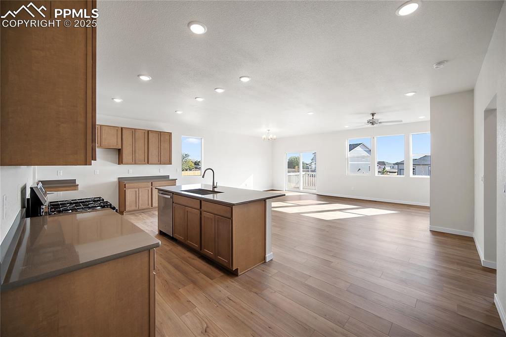 Image 11 of 39: Kitchen