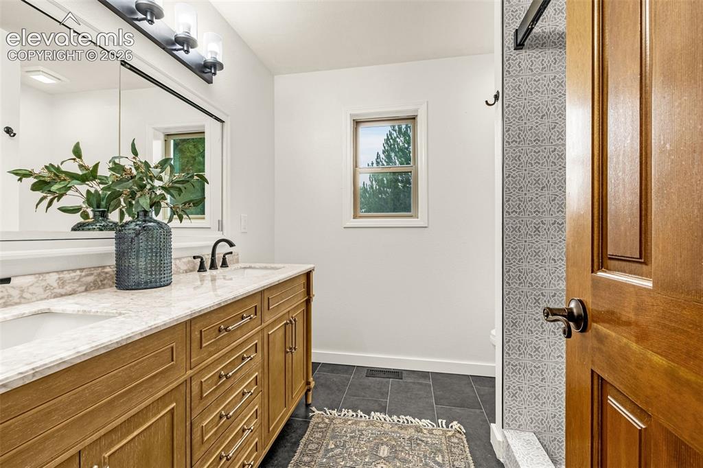 Image 13 of 42: Bathroom