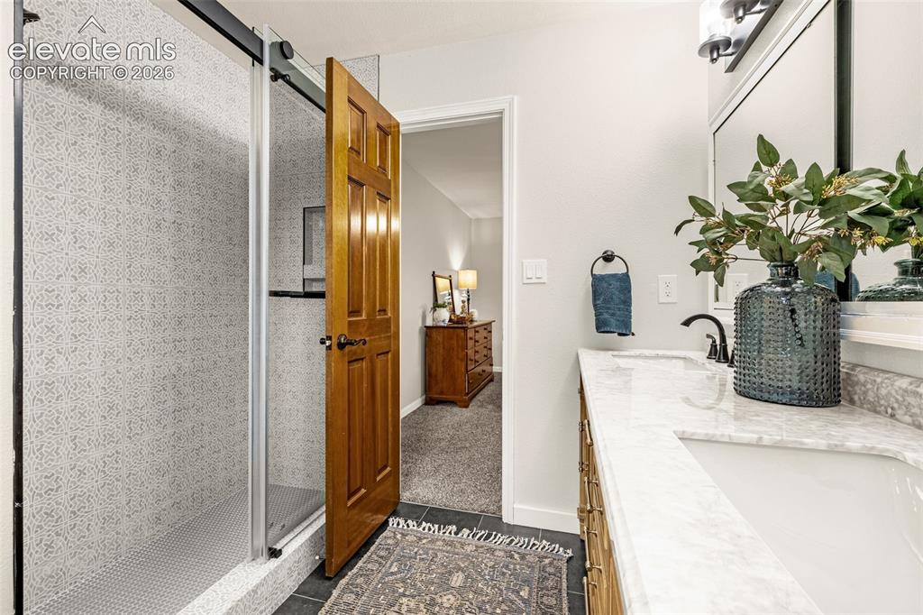 Image 14 of 42: Bathroom