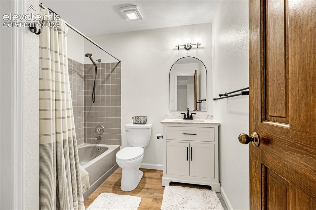 Image 18 of 42: Bathroom