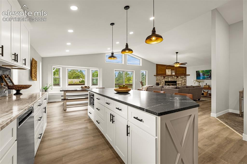 Image 4 of 42: Kitchen