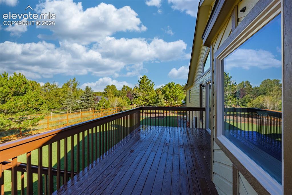 Image 41 of 42: Deck
