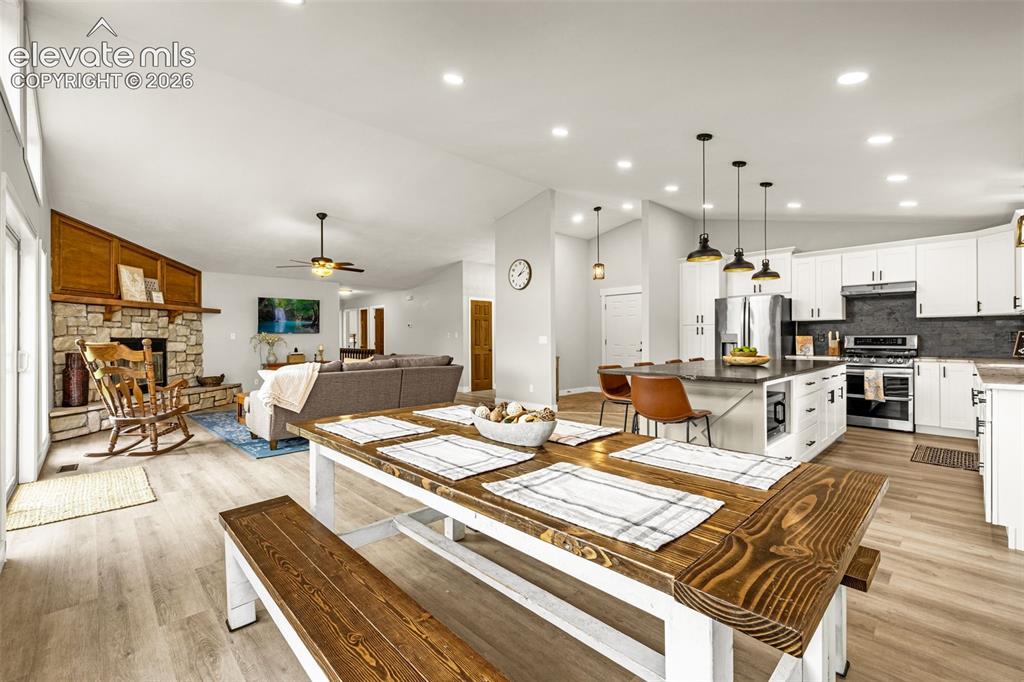 Image 5 of 42: Dining Area