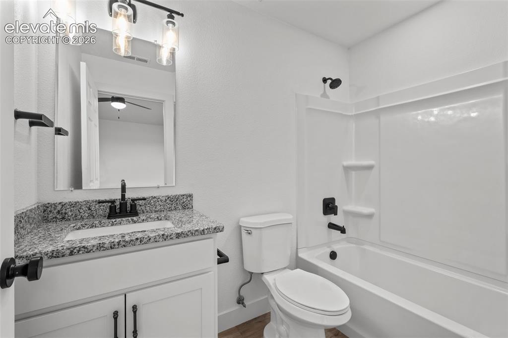 Image 12 of 20: Bathroom