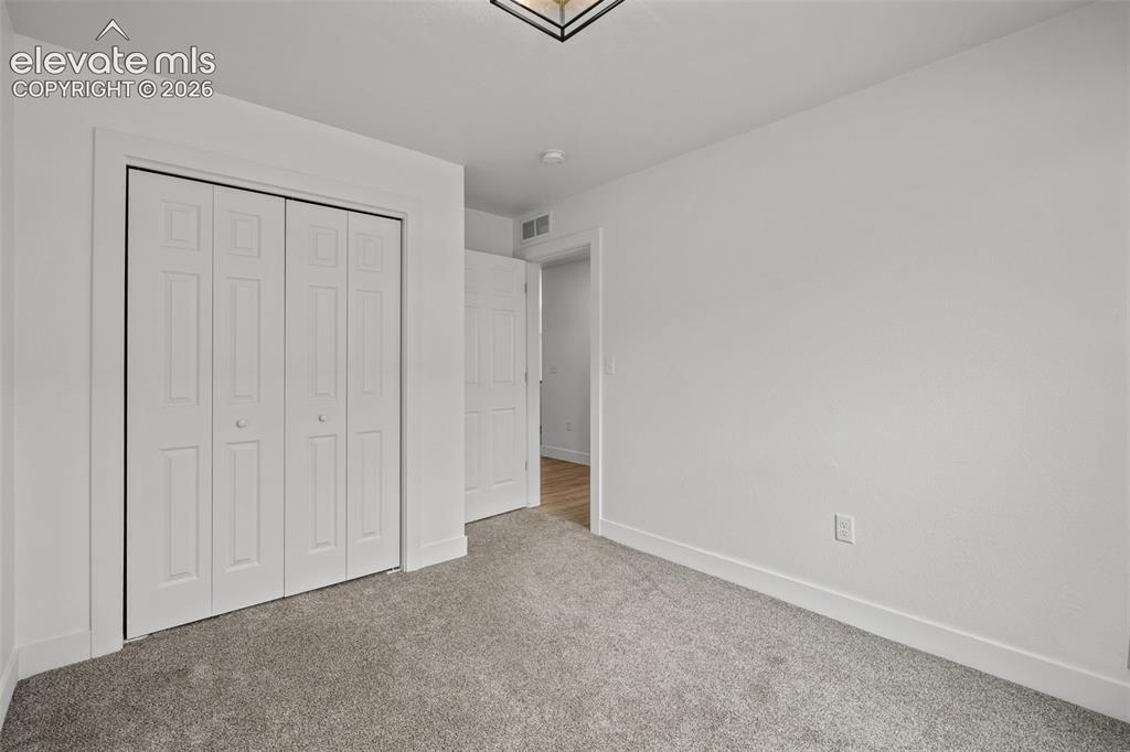 Image 14 of 20: Bedroom
