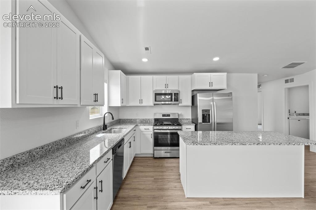Image 8 of 20: Kitchen