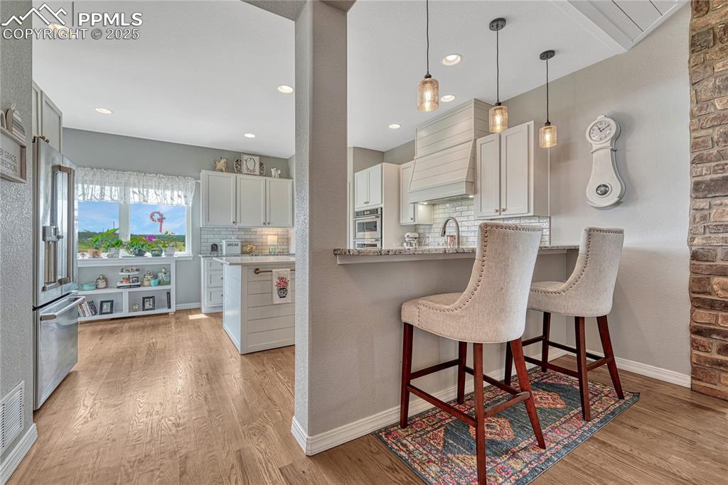 Image 9 of 50: Kitchen