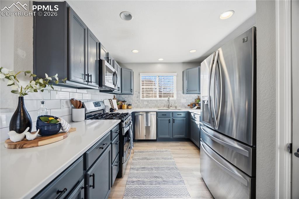 Image 12 of 27: Kitchen