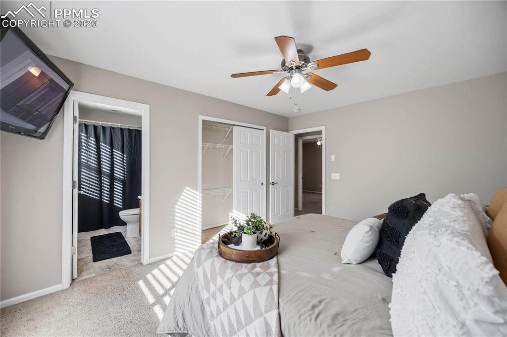 Image 17 of 27: Bedroom