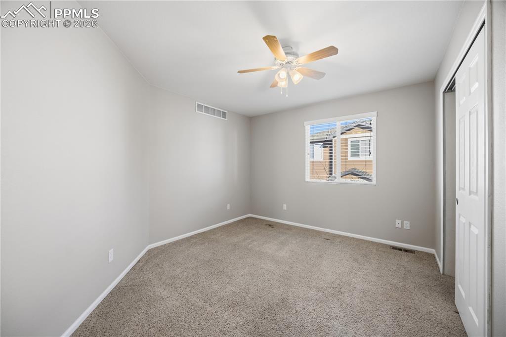 Image 19 of 27: Bedroom