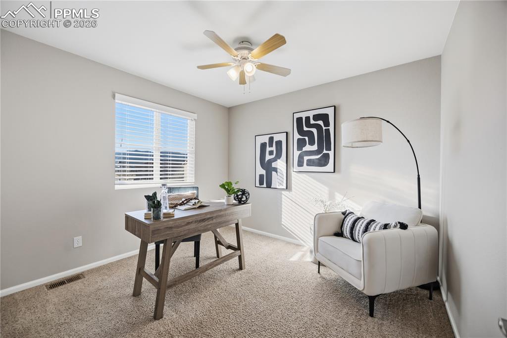 Image 21 of 27: Office