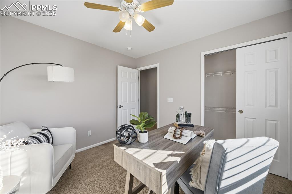 Image 22 of 27: Office