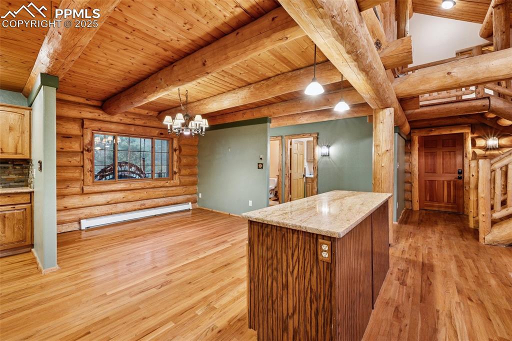 Image 13 of 46: Dining Area