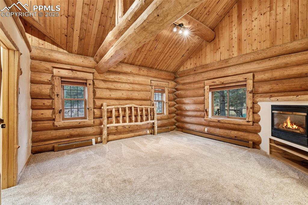 Image 18 of 46: Bedroom