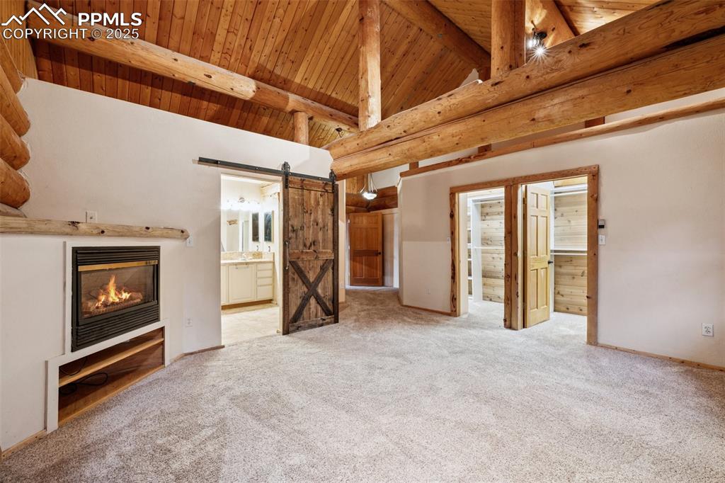 Image 19 of 46: Bedroom