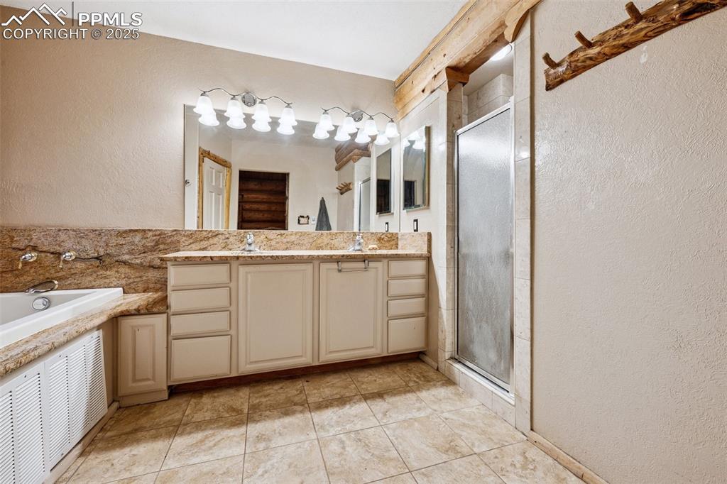 Image 21 of 46: Bathroom