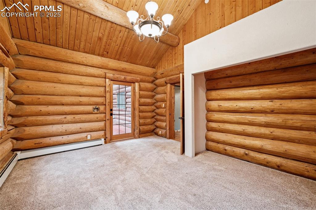 Image 23 of 46: Bedroom