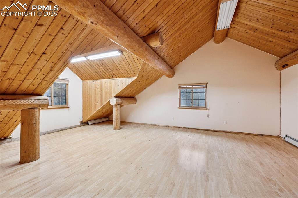 Image 28 of 46: Bedroom