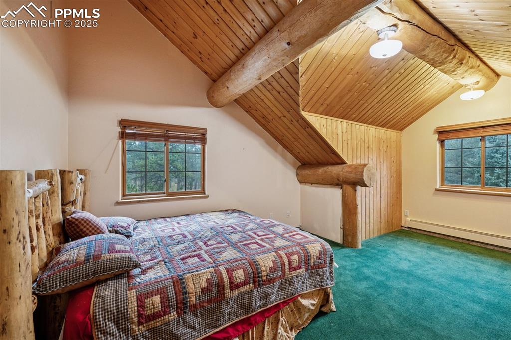 Image 31 of 46: Bedroom