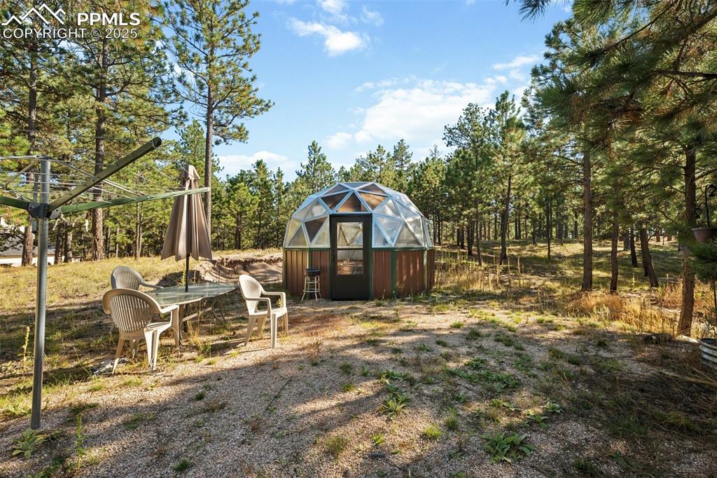 Image 45 of 46: Yard