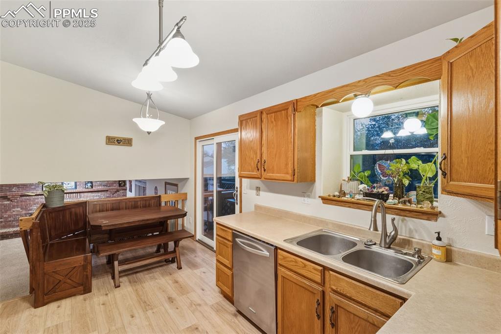 Image 17 of 37: Kitchen