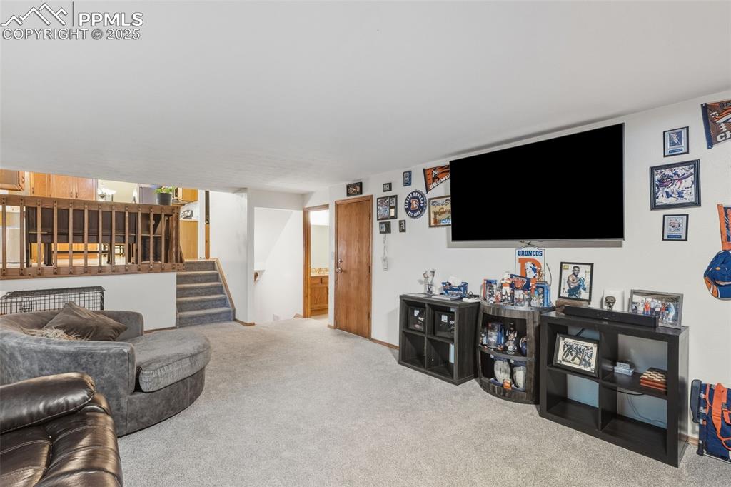 Image 19 of 37: Living Room