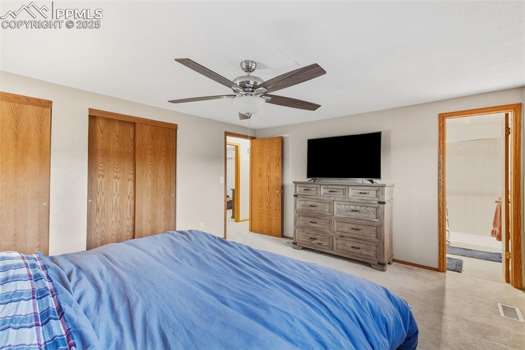 Image 25 of 37: Bedroom