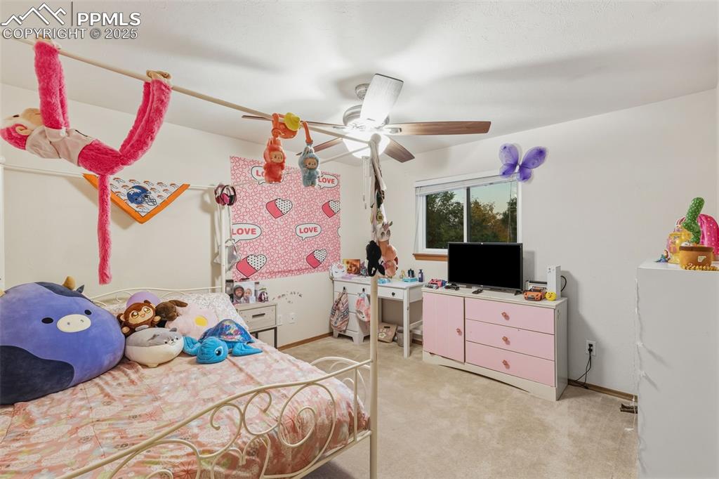 Image 26 of 37: Bedroom