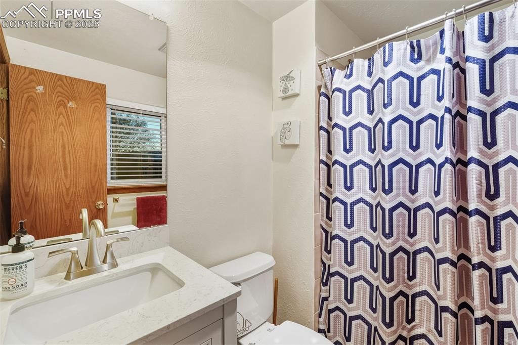 Image 30 of 37: Bathroom